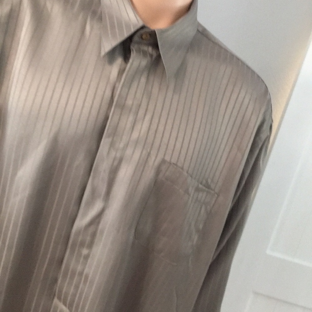 Craft & Barrow men’s dress Shirt. Size XL. Satin Feel. Hidden Button. Luxury